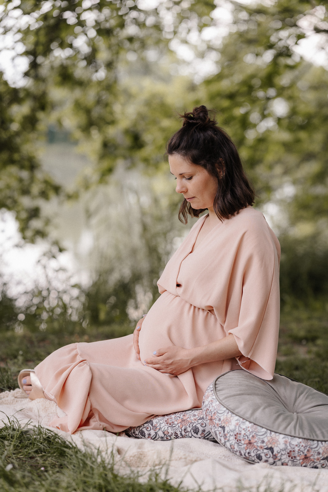 Babybauchfotografie. Babybauchshooting. Schwangerschaft. Schwangerschaftsfotografie. Outdoorshooting. Mama to be. Fotograf Heilbronn. Fotograf Öhringen. Fotograf Hohenlohe. 