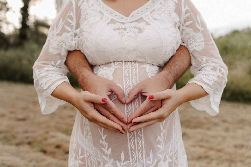 Babybauchfotografie. Babybauchshooting. Schwangerschaft. Schwangerschaftsfotografie. Outdoorshooting. Mama to be. Fotograf Heilbronn. Fotograf Öhringen. Fotograf Hohenlohe.