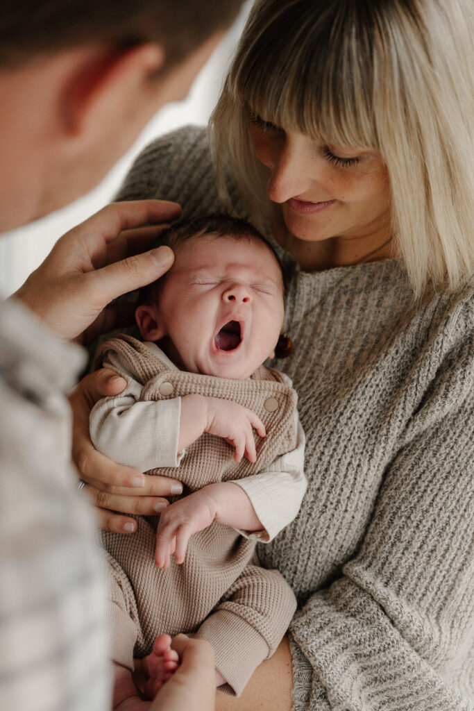 Neugeborenenshooting. Neugeborenenfotografie. Babyshooting. Babyfotografie. Babybilder. Neugeborenenbilder. Portrait Baby. Homestory. Fotograf Heilbronn. Fotograf Hohenlohe. Fotograf Öhringen.