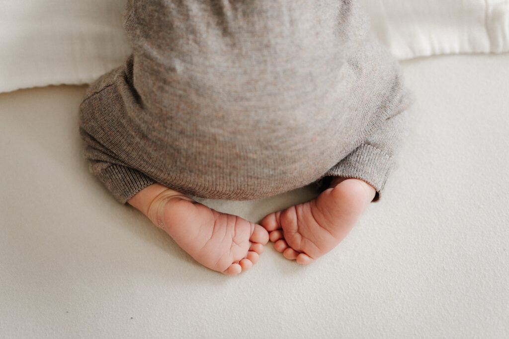 Neugeborenenshooting. Neugeborenenfotografie. Babyshooting. Babyfotografie. Babybilder. Neugeborenenbilder. Portrait Baby. Homestory. Fotograf Heilbronn. Fotograf Hohenlohe. Fotograf Öhringen.