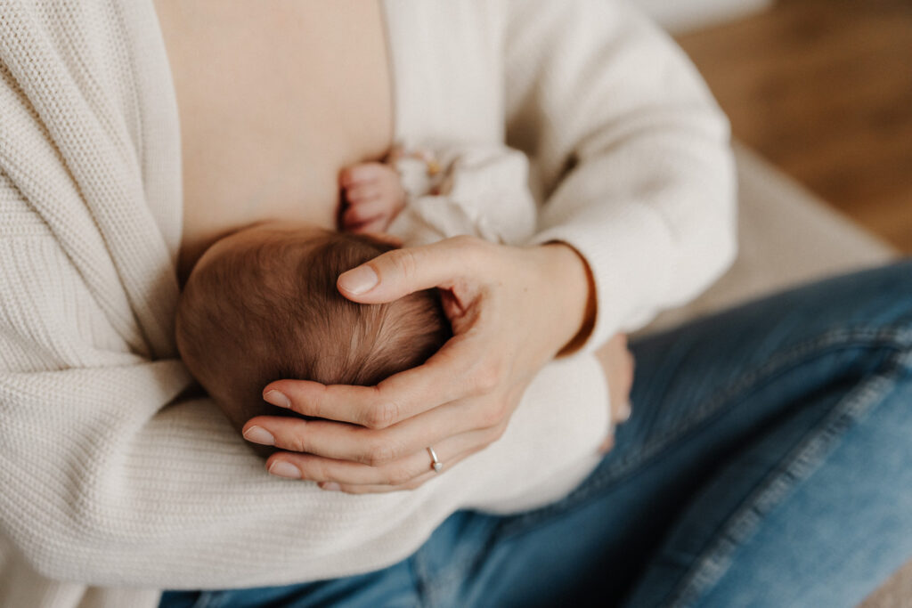 Neugeborenenshooting. Neugeborenenfotografie. Babyshooting. Babyfotografie. Babybilder. Neugeborenenbilder. Portrait Baby. Homestory. Fotograf Heilbronn. Fotograf Hohenlohe. Fotograf Öhringen.