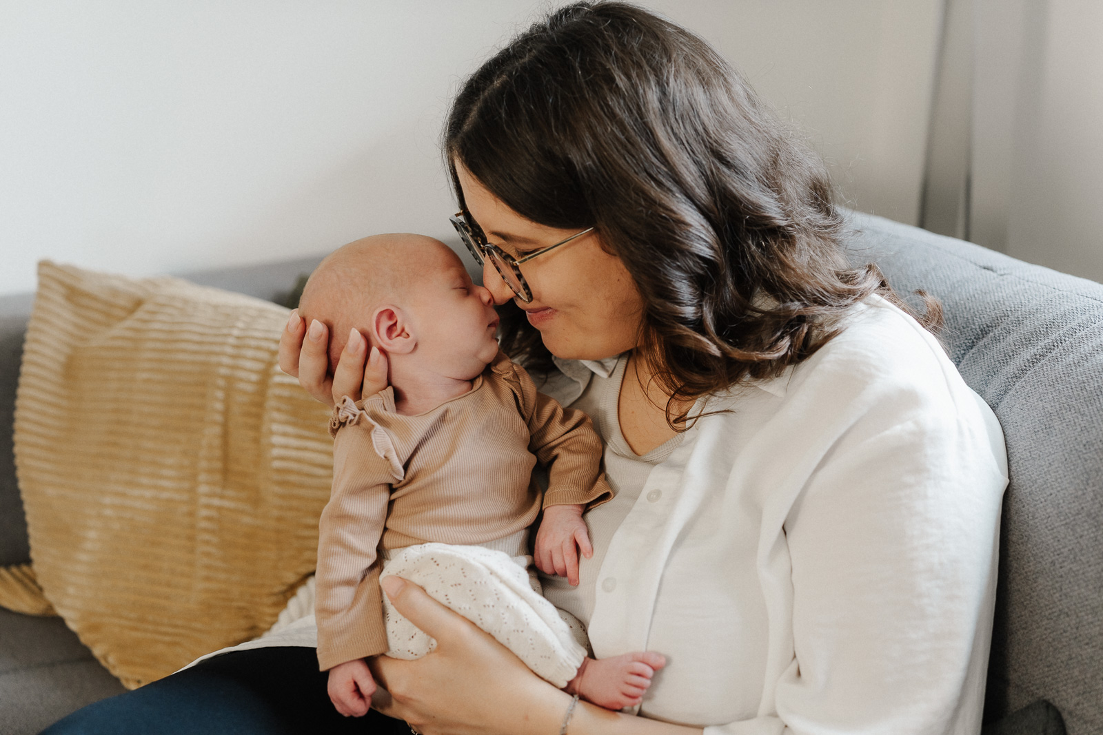 Neugeborenenshooting. Neugeborenenfotografie. Babyshooting. Babyfotografie. Babybilder. Neugeborenenbilder. Portrait Baby. Homestory. Fotograf Heilbronn. Fotograf Hohenlohe. Fotograf Öhringen.