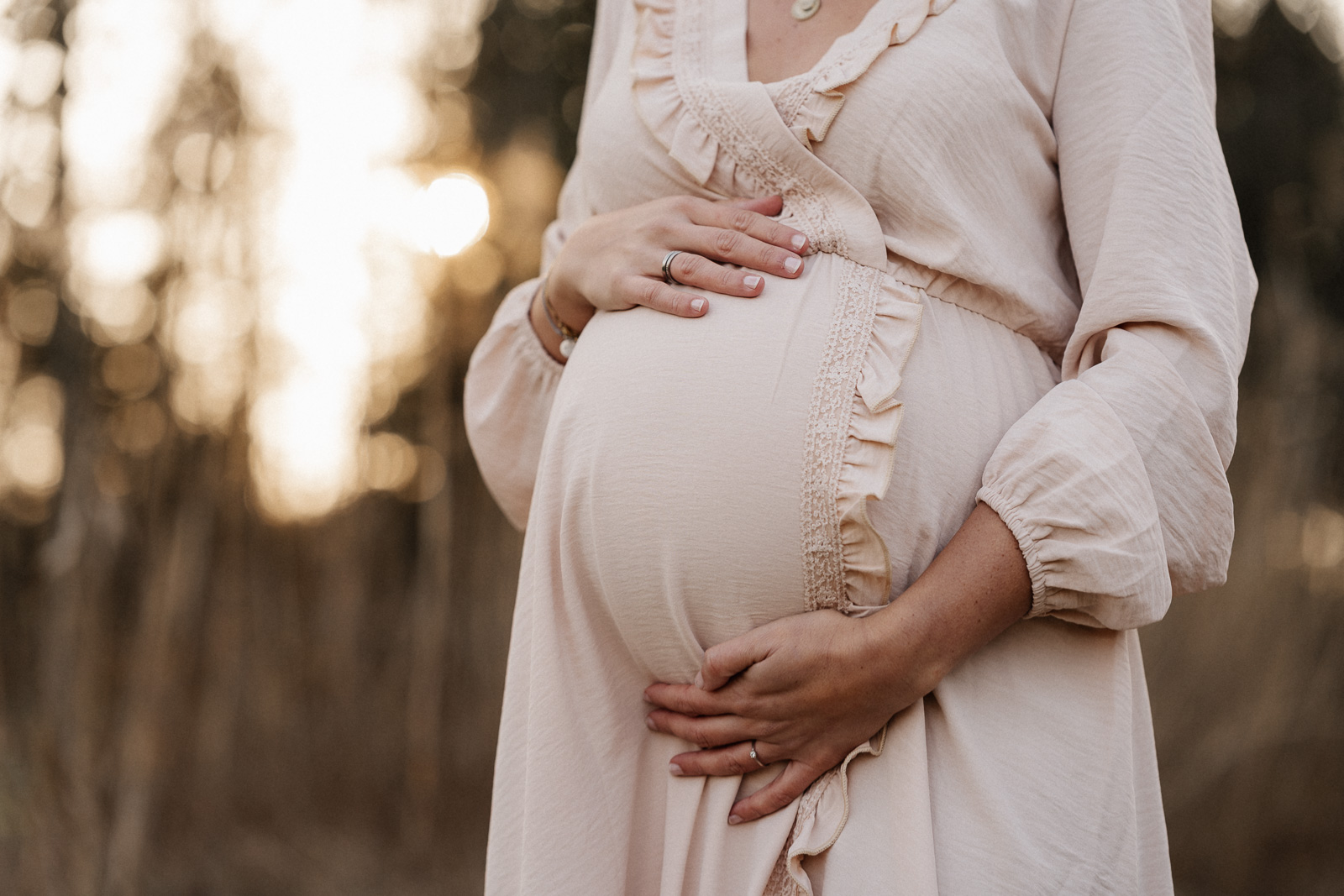 Babybauchfotografie. Babybauchshooting. Schwangerschaft. Fotograf Heilbronn. Fotograf Langenbrettach. Fotograf Öhringen. Outdoorshooting. 
